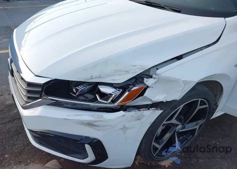 2020 Volkswagen Passat 2.0T R-Line z USA, uszkodzony, nr VIN 1VWMA7A30LC002007